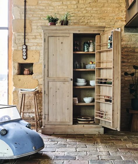 The unfitted kitchen trend - Homes and Antiques Marble Top Kitchen Island, Kitchen Larder Cupboard, Unfitted Kitchen, Kitchen Larder, Larder Cupboard, Freestanding Kitchen, Pantry Essentials, Kitchen Organisation, Kitchen Pantry Cabinets