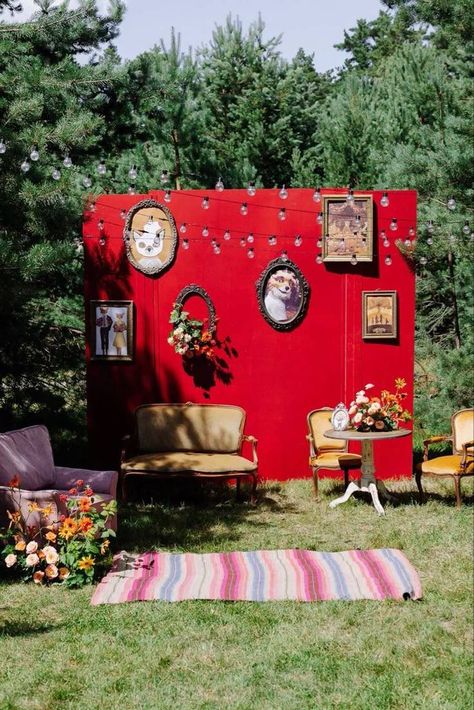 Backyard Wedding Whimsical, Eclectic Wedding Alter, Vibrant Eclectic Wedding, Crazy Wedding Themes, Wes Anderson Themed Wedding, 70s Inspired Wedding Decor, Retro Backyard Wedding, Wes Anderson Party Decorations, Vintage 70s Wedding Aesthetic