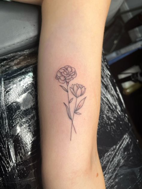 Carnation and water lily tattoo #tattoo #tattooideas #flowertattoo #finelinetattoo Water Lily Tattoo, Simple Tattoo With Meaning, Water Lily Tattoos, Carnation Tattoo, Lily Flower Tattoos, Special Tattoos, Birth Flower Tattoos, Lily Tattoo, Fine Line Tattoos