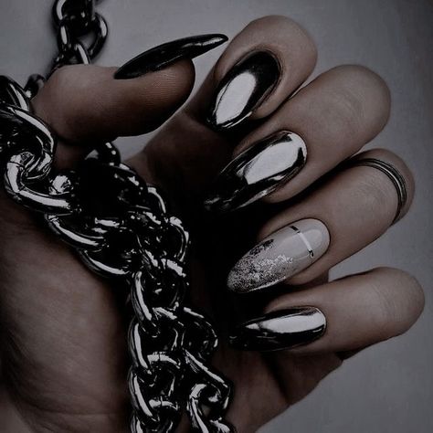 Queen Nails, Sharp Nails, Crown Of Midnight, Queen Aesthetic, Super Rich Kids, Glass Nails, Gothic Aesthetic, Red Queen, Princess Aesthetic