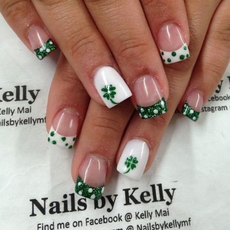 St Patricks Nail Designs, Irish Nails, Saint Patrick Nail, Nail Design Glitter, March Nails, St Patricks Day Nails, Fingernail Designs, Manicure Tips, Nail Style