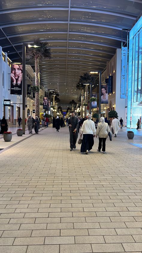 Avenues Kuwait, Kuwait Aesthetic, Brown Hair Id, Kuwait National Day, Eastern Culture, Middle Eastern Culture, Kuwait City, National Day, Bahrain