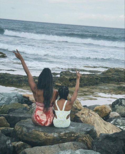 Mommy Daughter Travel, Black Mom And Daughter Aesthetic, Black Mom And Daughter, Parents Goals, Black Girlhood, Daughter Aesthetic, Mommy Daughter Photoshoot, Cute Family Pictures, Pregnancy Videos