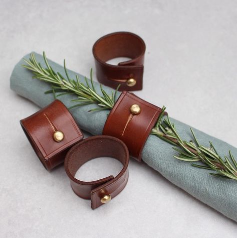 Leather Napkin Holder, Leather Napkin Rings, Thanksgiving Dining, Couture Cuir, Leather Decoration, Rings Hand, Tassel Keyring, English Bridle, Decorative Lines