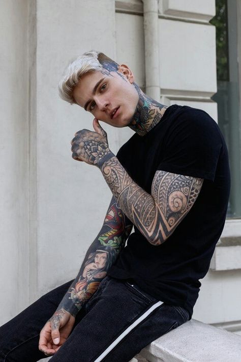 Blonde Hair Tattoo Guy, Connor Kern Model, Blond Guy With Tattoos, Alternative Guys With Tattoos, Male Model With Tattoos, Male Models Tattoo, Heavily Tattooed Man, Tattoo Boy, Men Wearing Makeup