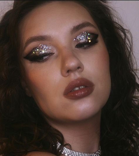 Maquillaje Aesthetic, Festival Make Up, New Year Eve, Cheap Makeup, Dope Makeup, Edgy Makeup, Creative Makeup Looks, Eye Makeup Art, Kiss Makeup