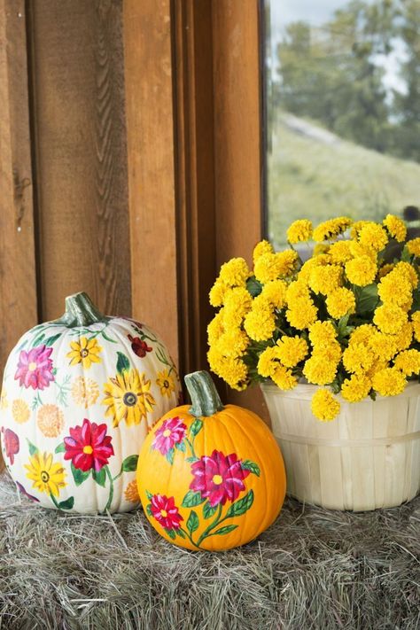 Easy Pumpkin Painting Ideas, Easy Pumpkin Painting, Fall Porches, Creative Pumpkin Decorating, No Carve Pumpkin Decorating, Pumpkin Monogram, Pumpkin Painting Ideas, Pumpkin Topiary, Handmade Charlotte