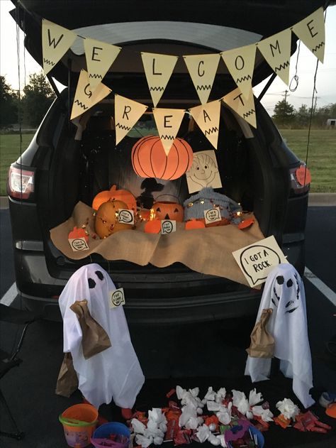 Charlie Brown Trunk Or Treat, Diy Trunk Or Treat, Diy Trunk, Treat Ideas, Trunk Or Treat, Teacher Ideas, Fall Festival, Costume Ideas, Charlie Brown