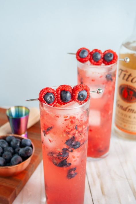 Refreshing blueberry and raspberry cocktail made with vodka and sparkling lemonade inspired by Justin Timberlake's "Braspberry". Recipe for ages 21+. Cocktails Made With Vodka, Berry Cocktail, Raspberry Cocktail, Girly Drinks, Lemonade Punch, Sparkling Lemonade, Easy Summer Cocktails, Pineapple Lemonade, Beverage Photography