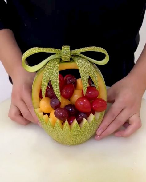 Fruit Activity, Fruit Basket Watermelon, Melon Basket, Cantaloupe Fruit, Watermelon Basket, Vegetable Plate, Fruit Decor, Watermelon Fruit, Food Carving