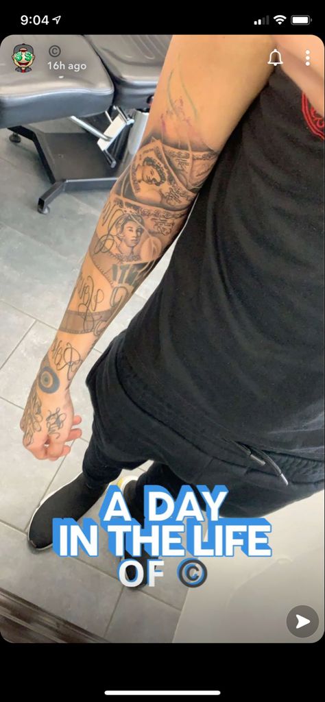 Central Cee Hand Tattoo, Central Cee Tattoo, Hand Tattoos For Guys Ideas, Rapper Tattoos, Star Tattoos For Men, Half Sleeve Tattoos Forearm, Father Tattoos, Central Cee, Half Sleeve Tattoos For Guys