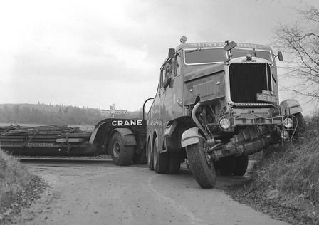 It appears to be a roadtest of a new Crane low loader with one of Sunter Bros Scammells. The truck is trying to turn into a narrow lane near Norwich (see the road sign on Expando-Vision--j Big Tractors, Old Lorries, Truck Transport, Old Truck, Army Truck, Big Rig Trucks, 4x4 Trucks, A Truck, Work Truck