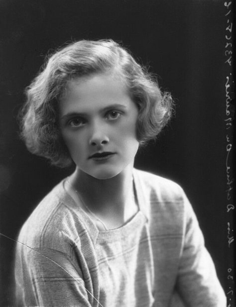 daphne DuMaurier | NPG x26607; Daphne Du Maurier - Large Image - National ... Rebecca Daphne Du Maurier, Daphne Du Maurier, Women Writers, People Of Interest, Writers And Poets, Gone Girl, National Portrait Gallery, Portrait Gallery, Favorite Authors