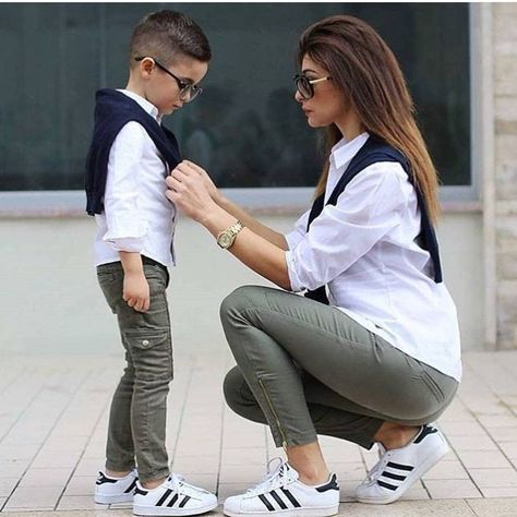 Recycle Painting, Sen Activities, Family Kindergarten, Mother Son Matching Outfits, Family Preschool, Mommy Son Outfits, Vom Avea Un Copil, Child Discipline, Mom And Son Outfits