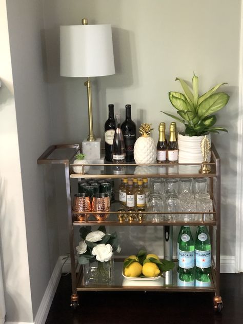 Bar Cart With Wine Rack, Cocktail Bar Living Room, Bar Set Up Ideas For Home, Drinks Cart Ideas, Alcohol Free Bar Cart, Wine Cart Ideas Small Spaces, Apartment Wine Bar, Bar Cart Gift Ideas, Glass Bar Cart Styling