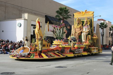 Egyptian float by Kristin Myers Harvey, via Flickr..like the lotus columns Egyptian Parade Float, Carnival Floats, Egyptian Crafts, Parade Float, King Tut, The Lotus, Egypt, Float, Homecoming