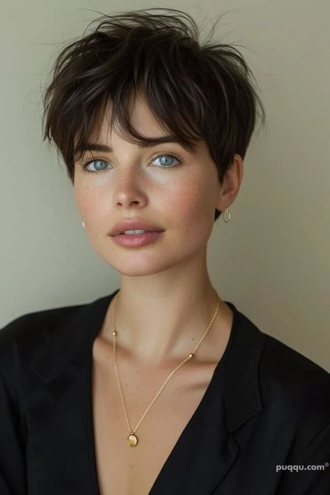 pixie-haircut-ideas-16 Pixie Plus Size Round Faces, Short Hair Clothing Style, Pixie Haircut Ideas, Cool Hairstyles For Girls, Hair Inspiration Short, Haircut Inspiration, 90s Hairstyles, Girl Haircuts, 짧은 머리