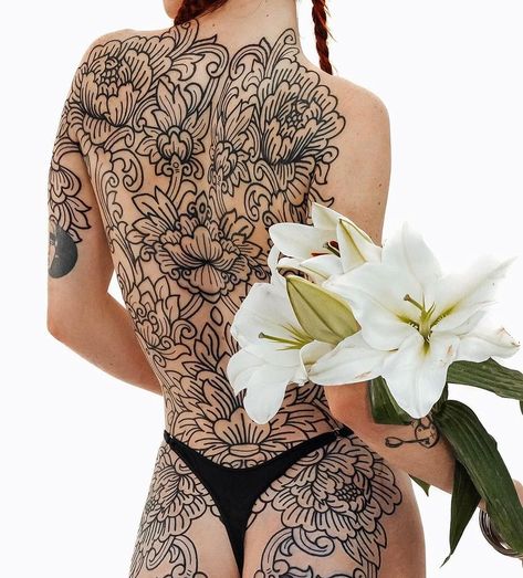 Tritoan Ly Tattoo, Hamstring Tattoo Women, Hamstring Tattoo, Tattoo Sweater, Back Tats, Full Tattoo, Ornamental Tattoo, Tattoo Women, White Tattoo