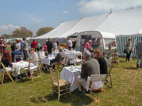 Polly's Pop Up Tea Room, Chipping Steam Fair by David Dixon, via Geograph Pop Up Tea Shop, Cafe Stall, Tea Pots And Cups, Retro Tea Party, Burger Van, Vintage Tea Rooms, Cafe Business, Food Vans, Pop Up Cafe