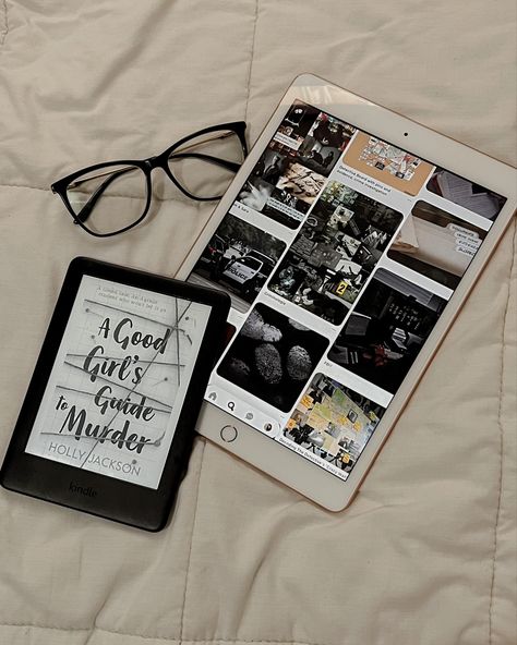 Ipad Flatlay Aesthetic, Bookstagram Inspiration Kindle, Reading On Ipad, Books Story Instagram, Bookstagram Photography, Kindle Aesthetic, Bookstagram Posts, Bookstagram Inspiration, Reading Aesthetic