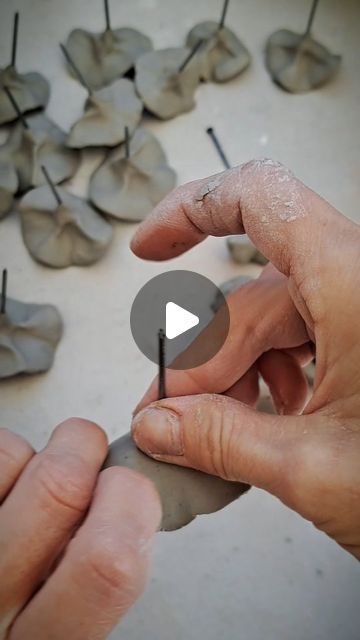 Das Clay Ideas, Leaf Art Diy, Appreciate Everything, Slab Ceramics, Pottery Lessons, Clay Moulding, Diy Plaster, Sculpture Art Clay, Air Dry Clay Projects