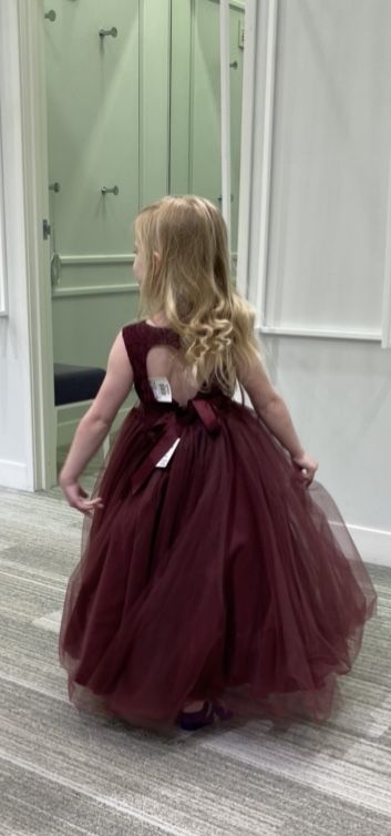 Wine flower girl dress Red Flower Girl Dresses, Black Wedding Gowns, Wine Dress, Bridal Party Dresses, Blood Red, Flower Girl Dress, Wedding Board, Black Wedding, Girl Dress