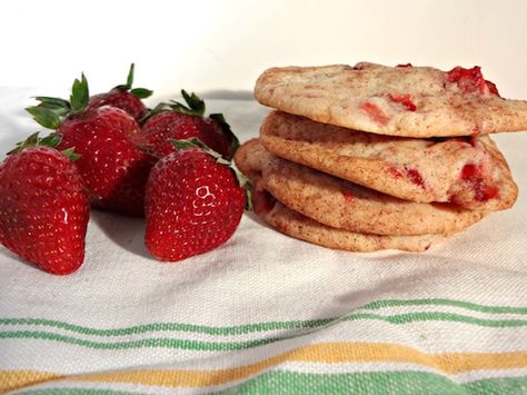 Strawberry Snickerdoodle Waffle Iron Cookies, Recipes Restaurant, Snickerdoodle Cookies, Peanut Butter And Chocolate, Strawberry Cookies, Soul Mates, Waffle Recipes, Sugar Cravings, Snickerdoodles