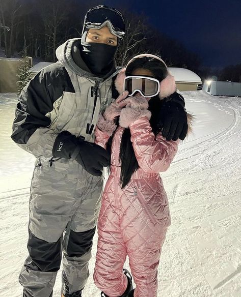 Black Couple Skiing, Snow Suit Aesthetic, Snow Resort Outfits, Snowsuit Outfit Black Women, Ski Girl Outfits, Snow Tubing Outfit, Snow Suit Outfit, Sledding Outfit, Cabin Trip Outfit