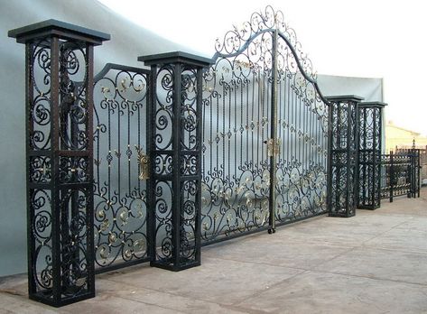 Iron Driveway Gate, Home Garden Landscape, Wrought Iron Garden Gates, Iron Garden Gates, Wrought Iron Design, Driveway Design, Entrance Gates Design, Iron Gate Design, Wrought Iron Fences