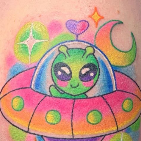 Matching Alien Tattoos For Best Friends, Rainbow Alien Tattoo, Lisa Frank Style Tattoo, Lisa Frank Alien Tattoo, Cute Alien Tattoo, Lisa Frank Tattoo, Alien Tattoo Ideas, 90s Alien, Tattoo Alien