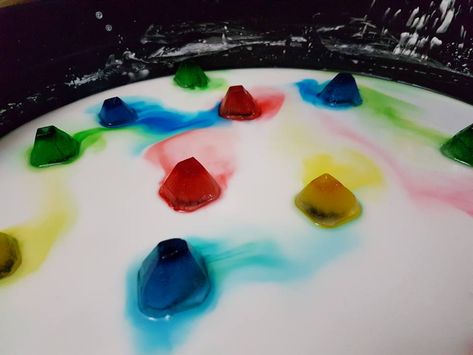 Eyfs Colour Mixing Activities, Coloured Ice Cubes Sensory Play, Early Years Water Tray Ideas, Gloop Activities, Rainbow Messy Play, Colour Monster Activities Eyfs, Christmas Tuff Tray Ideas Eyfs, Colour Mixing Eyfs, Water Tray Ideas Eyfs