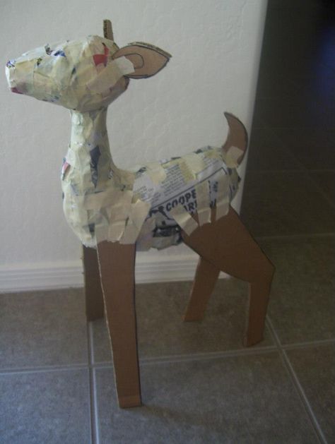 Deer Paper Mache, Paper Mache Reindeer Diy, Paper Mache Christmas Decorations, Paper Mache Reindeer, Christmas Paper Mache, Diy Christmas Reindeer, Outdoor Christmas Diy, Paper Mache Christmas, Christmas Decorations Diy Crafts