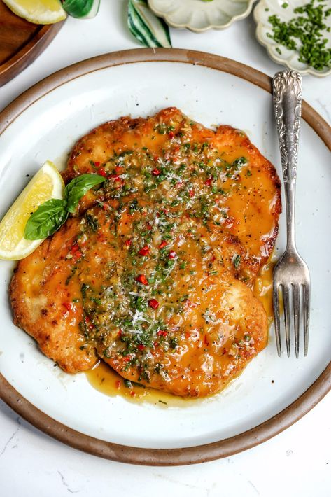 Lemon Basil Chicken🍋 This chicken hits all the notes for me! It's spicy, sweet, lemony. The broth makes it very rich and extremely delicious Lemon Basil Chicken, Soy Butter, Chicken Francese, Honey And Soy Sauce, Crispy Rice, Spicy Salmon, Lemon Basil, Basil Chicken, Dinner Is Served