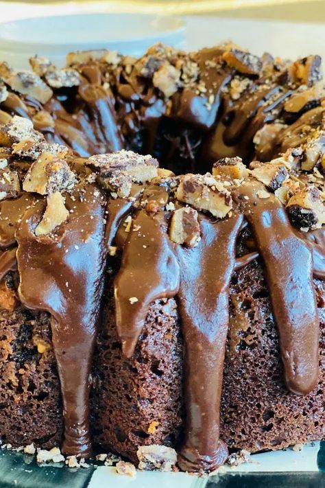 A rich Toffee Chocolate Bundt Cake, drizzled with a chocolate frosting, topped with toffee. Super easy to throw together in no time! #chocolatecake #toffeechocolatecake #bundtcake #chocolatebundtcake #reluctantentertainer Toffee Chocolate Cake, Chocolate Toffee Cake, Birthday Bundt Cake, Chocolate Bundt Cake Recipe, Bunt Cake Recipe, Toffee Dessert, Homemade Chocolate Fudge, Cherry Cake Recipe, Homemade Chocolate Sauce