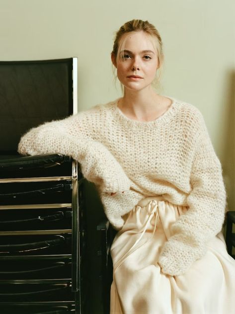 Elle Fanning on Her Broadway Debut & 'The Great' Series Finale Elle Fanning Style, Fanning Sisters, Knit Sweater Coat, Tennessee Williams, Sarah Paulson, W Magazine, The Great White, December 2023, Family Drama