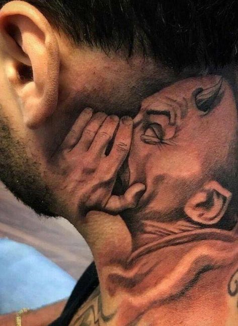 Tatuaje de demonio en el cuello susurrando al oído #Demonio #Diablo #Tattoo Best Neck Tattoos, Side Neck Tattoo, Demon Tattoo, Neck Tattoo For Guys, Creepy Tattoos, Cool Tattoos For Guys, Most Popular Tattoos, Horror Tattoo, Diy Tattoo