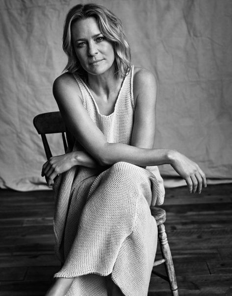 Equal Pay, Stella Mccartney Dresses, Robin Wright, Celebrity Singers, Middle Aged Women, Cover Story, Black And White Portraits, Photography Women, Mode Inspiration