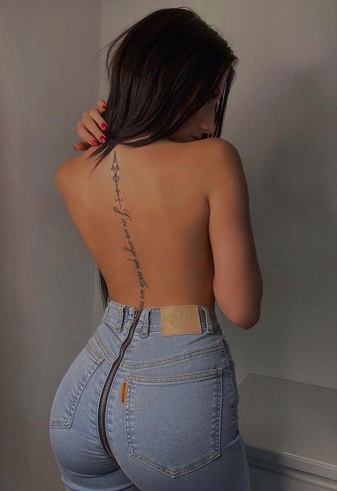 Tattoo lover girl aesthetic body cute Back Tattoos Ideas, Side Body Tattoos, Small Back Tattoos, Bauch Tattoos, Spine Tattoos For Women, Stylist Tattoos, Cute Tattoos For Women, Spine Tattoo, Back Tattoo Women