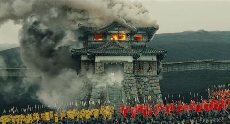 Ran 1985, Medieval Japan, Toshiro Mifune, Akira Kurosawa, Filmmaking Cinematography, Spaghetti Western, Mad World, Movie Shots, Ghost Of Tsushima