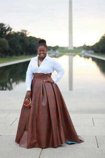 This is gorgeous- look at the leather and beautiful turquoise lining and train. :-) Chic Dress Classy, Afrikaanse Mode, African Fashion Women Clothing, Elegante Casual, Classy Dress Outfits, African Fashion Women, Elegant Dresses For Women, Latest African Fashion Dresses, Gowns Of Elegance