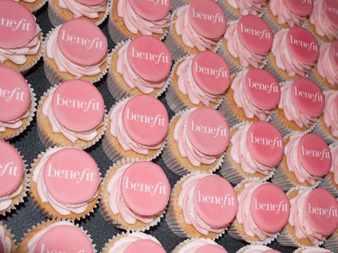 Benefit cosmetics logo cupcakes - Beach House Bakery - cakes and cupcakes Bristol & The West Country Brand Event Decor, Branded Cupcakes, Brand Launch Party, Corporate Cupcakes, Cakes Logo, Country Bakery, Business Launch Party, Launch Event Ideas, Experiential Marketing Events