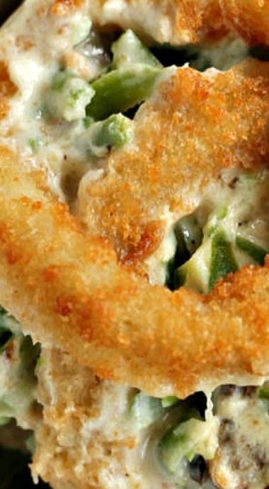 Green Bean Casserole with Onion Rings Holiday Potluck Recipes, Easy Thanksgiving Sides, Creamy Green Beans, Onion Ring, Thanksgiving Side Dishes Easy, Greenbean Casserole Recipe, Best Casseroles, Yummy Casseroles, Green Bean Casserole