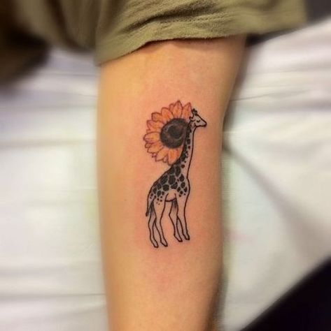 Giraffe with sunflower tattoo - Styleoholic Small Giraffe Tattoo, Giraffe Tattoo, Animal Tattoos For Women, Tattoo Cute, Forearm Tattoo Women, Sunflower Tattoos, Cute Tattoos For Women, A Giraffe, Girly Tattoos