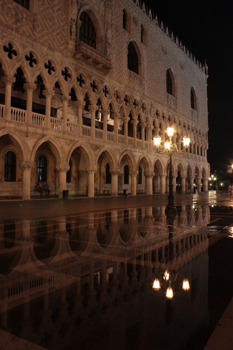 Northern Italy Aesthetic 1983, Northern Italy Aesthetic, Regions Of Italy, Italy Aesthetic, Beautiful Streets, Vintage Italy, Italy Photo, Northern Italy, Night City