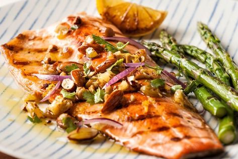 Seafood Recipes Crab, Steelhead Trout, Trout Recipes, Yummy Seafood, Grilled Asparagus, Baked Fish, Fresh Fish, Red Meat, Fish And Seafood