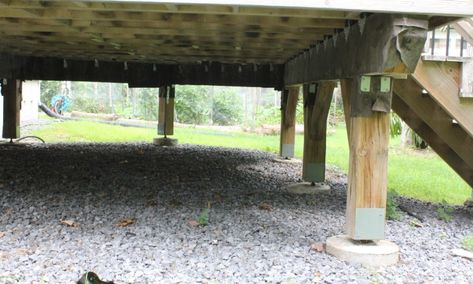 Landscape Under Deck, Under Deck Ideas, Under Deck Landscaping, Under Deck Storage, Patio Under Decks, Landscaping Around Deck, Deck Landscaping, Deck Skirting, Under Deck