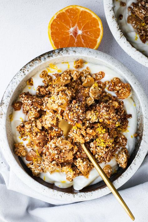 This wholesome, super chunky, grown-up tahini granola is packed with crunchy nuts and seeds. And the tahini, honey, and orange flavour combination will brighten the dreariest of winter mornings. Make chunky granola clusters by adding egg whites or omit the egg whites for crunchy granola flakes. I love the tahini, orange and honey flavour combination, but there are alternative Persian flavour ideas in the full blog post. Also see the post for how to make your own tahini at home. Christmas Granola, Healthy Granola Recipe, Granola Recipe, Savory Granola, Homemade Granola Healthy, Tahini Recipe, Granola Recipe Homemade, Vegetarian Breakfast Recipes, Granola Healthy