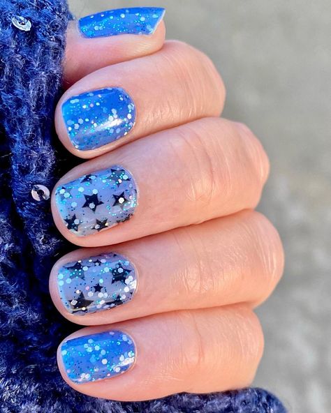 Peak Polish on Instagram: “This blue 💙💙 - Sky High doubled on thumb, pointer & pinky - Sky High over Star for the Course on middle and ring” Nail Color Combos, Street Nails, Autumn Nails, Color Street Nails, Chrome Nails, Sky High, Color Street, Makeup Nails, Color Combos