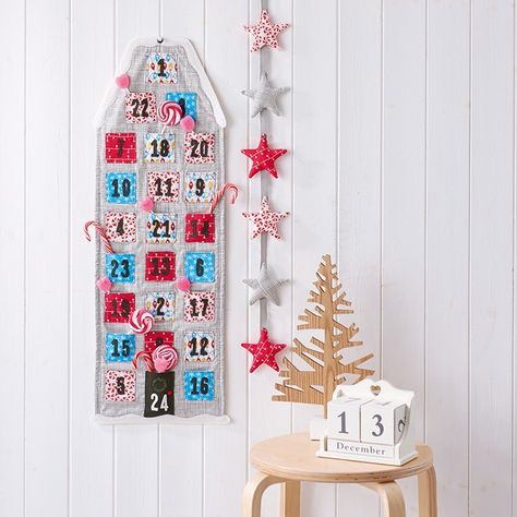 Fabric Advent Calendar Free Sewing Pattern Advent Calendar Sewing Pattern, Advent Calendar Sewing, Foundation Paper Piecing Templates, Christmas Diy Sewing, Advent Calendar Pattern, Štědrý Den, Christmas Sewing Patterns, Christmas Table Runner Pattern, Fabric Advent Calendar