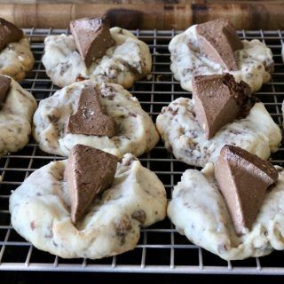 Toblerone Shortbread Cookies - dobbernationLOVES Toblerone Cookies, Swiss Chocolate Brands, Toblerone Chocolate, Shortbread Cookies Recipe, Christmas Shortbread, Shortbread Recipe, Buttery Shortbread Cookies, Shortbread Cookie Recipe, Shortbread Recipes